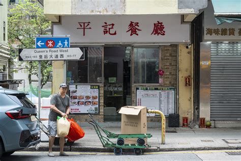 錯字招牌|用字體留住消逝的街景記憶──香港的野生造字人們